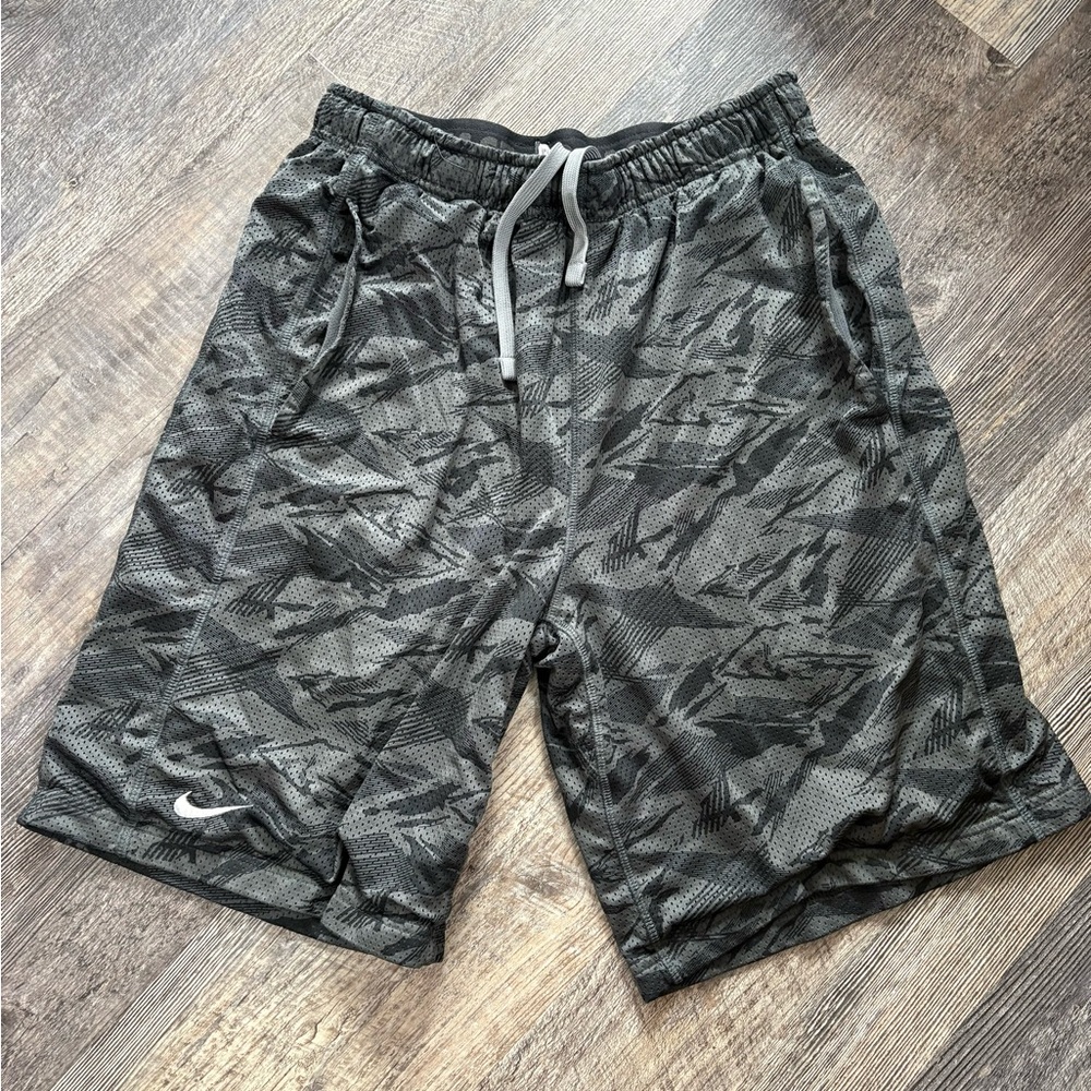 Nike medium shorts, black & gray
